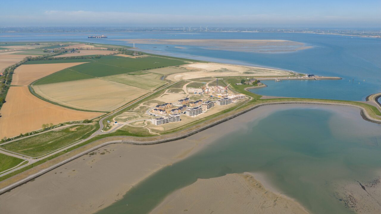 Luchtbeeld van Waterzande aan de Westerschelde