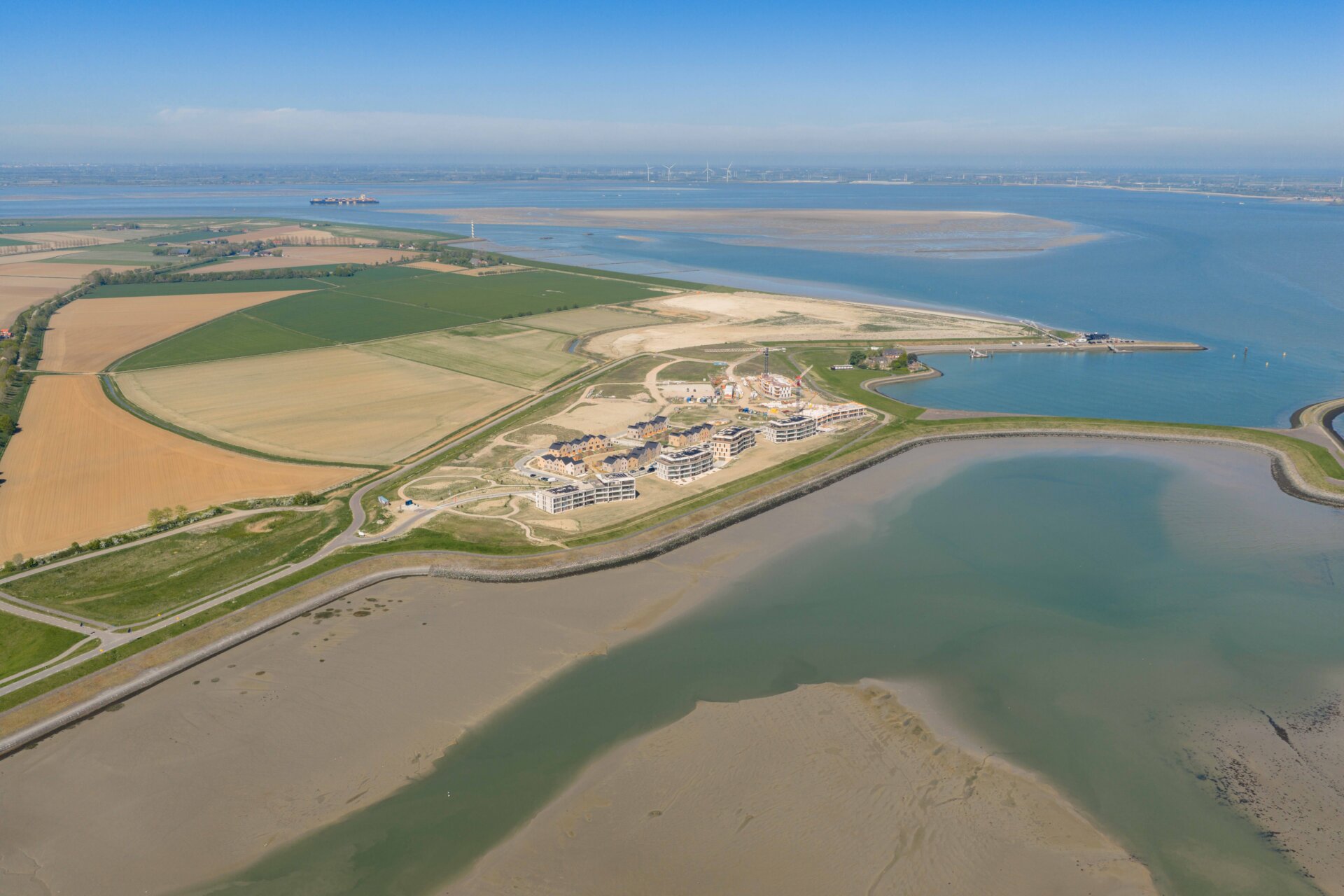 Luchtbeeld van Waterzande aan de Westerschelde