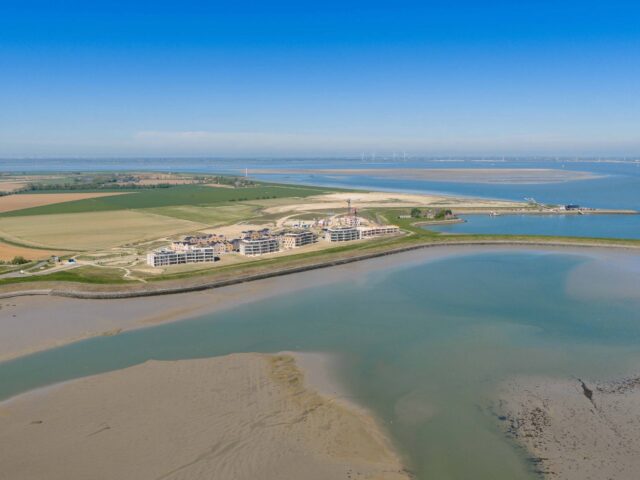 Luchtbeeld met een overzicht van Waterzande aan de Westerschelde