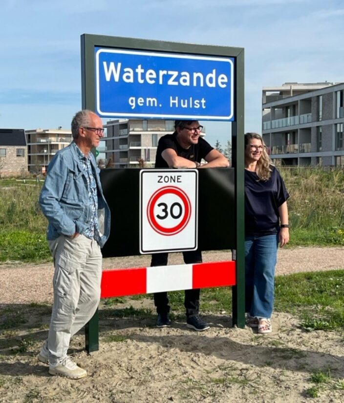 Plaatsnaambord van Waterzande bij de ingang van het dorp