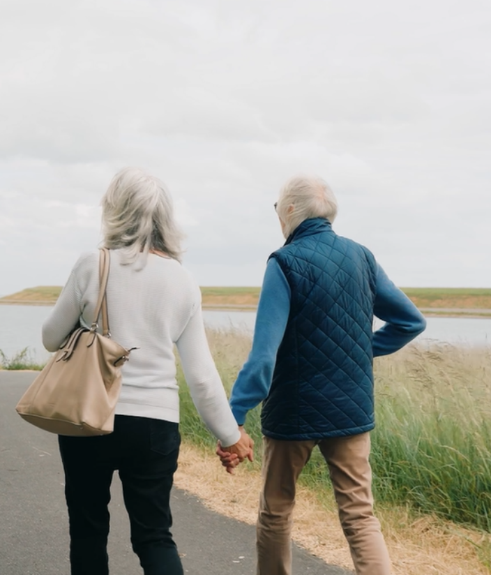 François en Jeanine wandelen langs de Westerschelde