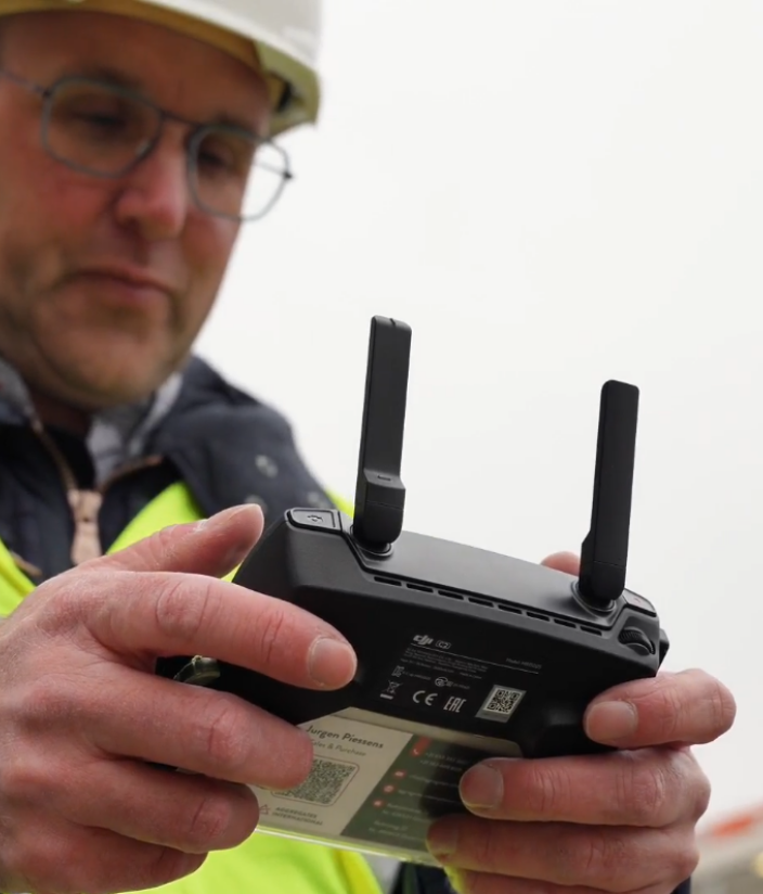Dronepiloot Jurgen Piessens volgt de bouw van Waterzande op de voet